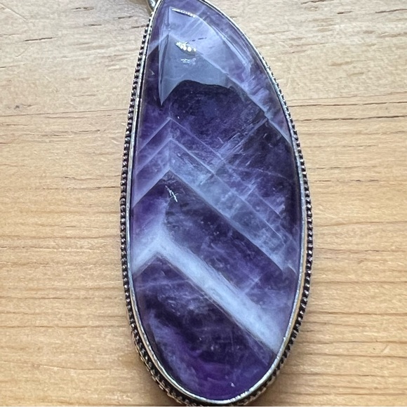 New Chevron Amethyst Crystal Stone Silver Overlay Vintage Style Pendant Necklace - Picture 4 of 7